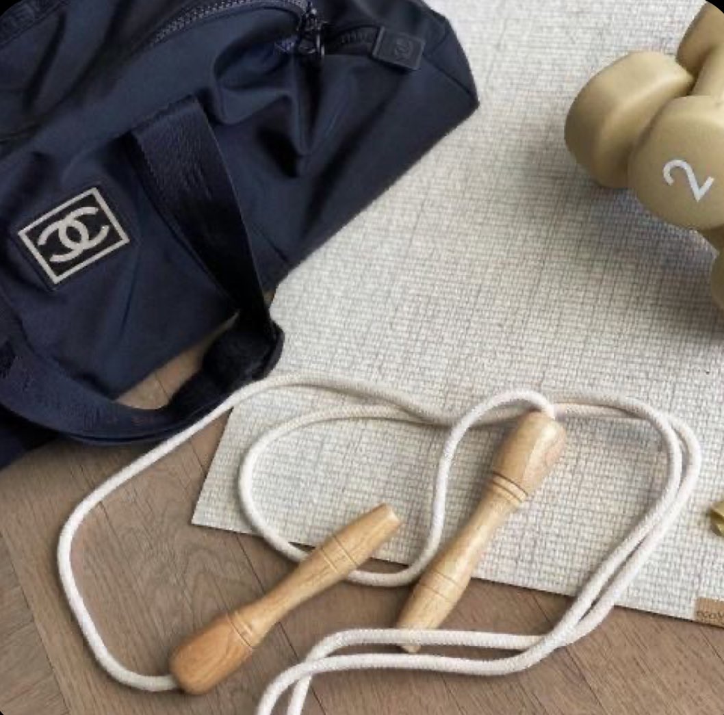 female self-growth youtubers / podcasters i love that helped me evolve 🌟- a thread