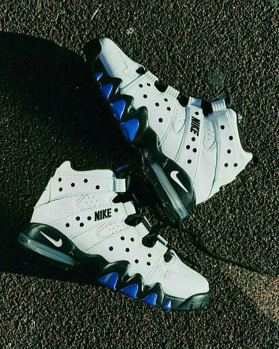 tengusneaker's tweet photo. 【今年一発目のSNKRS】
ついにSNKRSが始動🔥
本日、チャールズ・バークレーも愛用した「ナイキ エアマックス2 CB 94 "オールドロイヤル"」が発売されます!
ナイキさん、2024年もよろしくお願いします🎍
モデルの詳細は記事をチェック
https://t.co/JcdAjjeO46
#snkrs #airmaxcb #charlesbarkley https://t.co/0KBjUAgkOv