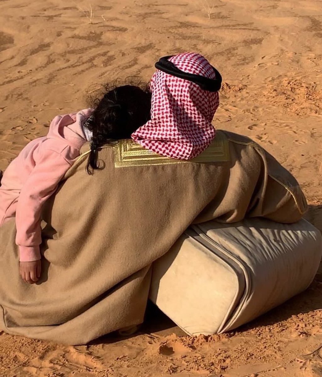 _reallr's tweet photo. "تعالي في ذرى شماغي
تدفّي ما يجيك البرد 
وفي صدري مكانك 
عن شقى الدنيا ومتاعبها" https://t.co/zAUn82u7eX