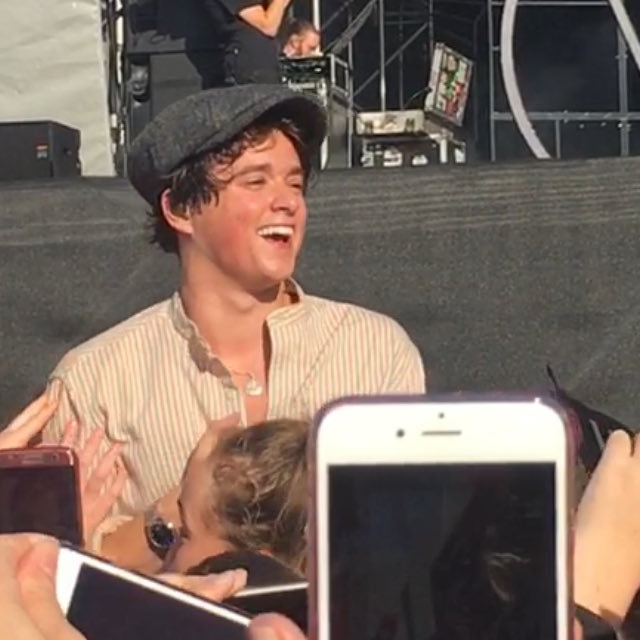 dailysbws's tweet photo. neck vein... https://t.co/uGY4oPAsY6