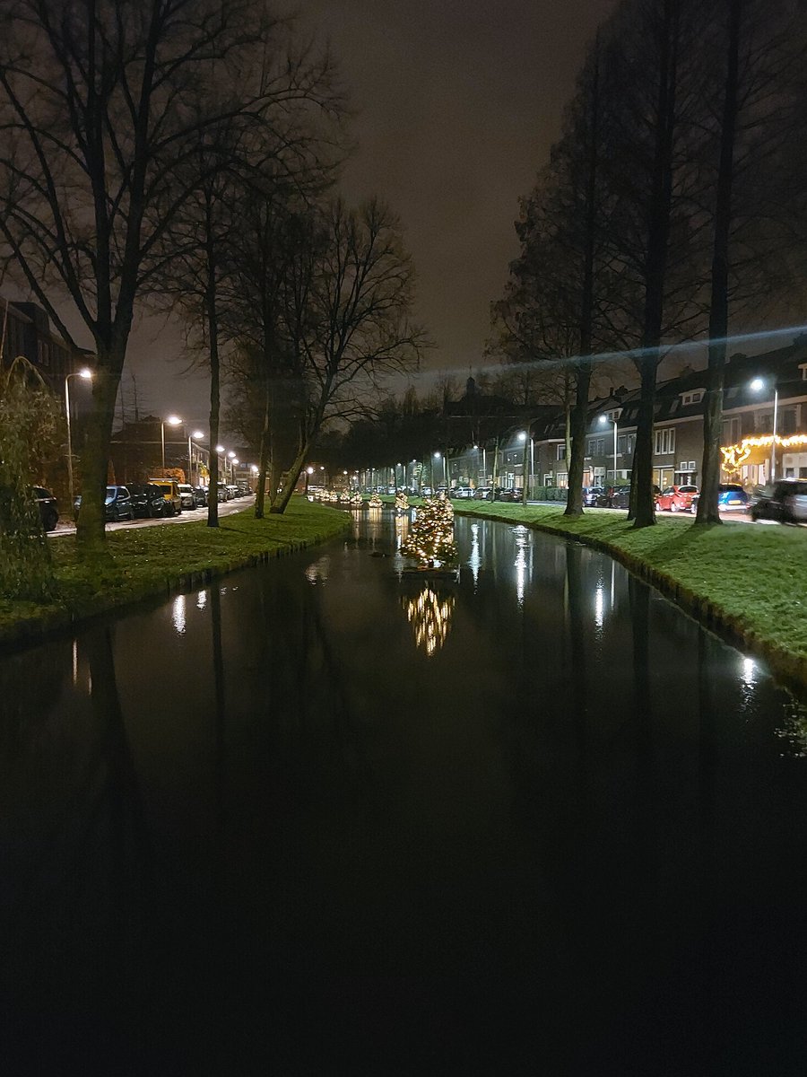 GEZOCHT: Opslagplaats voor 10 pallets/10 buizen/stenen/10 dozen kerstballen voor kerstbomen in de Burg Martenssingel zodat wij ze in 2024 weer kunnen neerzetten.  Heeft iemand ergens een plek in een schuur <a href="/GoudA_Pot/">GoudApot</a> <a href="/RaymondAarsman1/">RaymondAarsman1 🇦🇹 🇺🇦 🇳🇱</a> @gouda <a href="/M_bunnik/">Michiel Bunnik</a> <a href="/Promen_nl/">Promen</a> <a href="/GoudseWafel1971/">Maartje@Gouda ⭕</a>