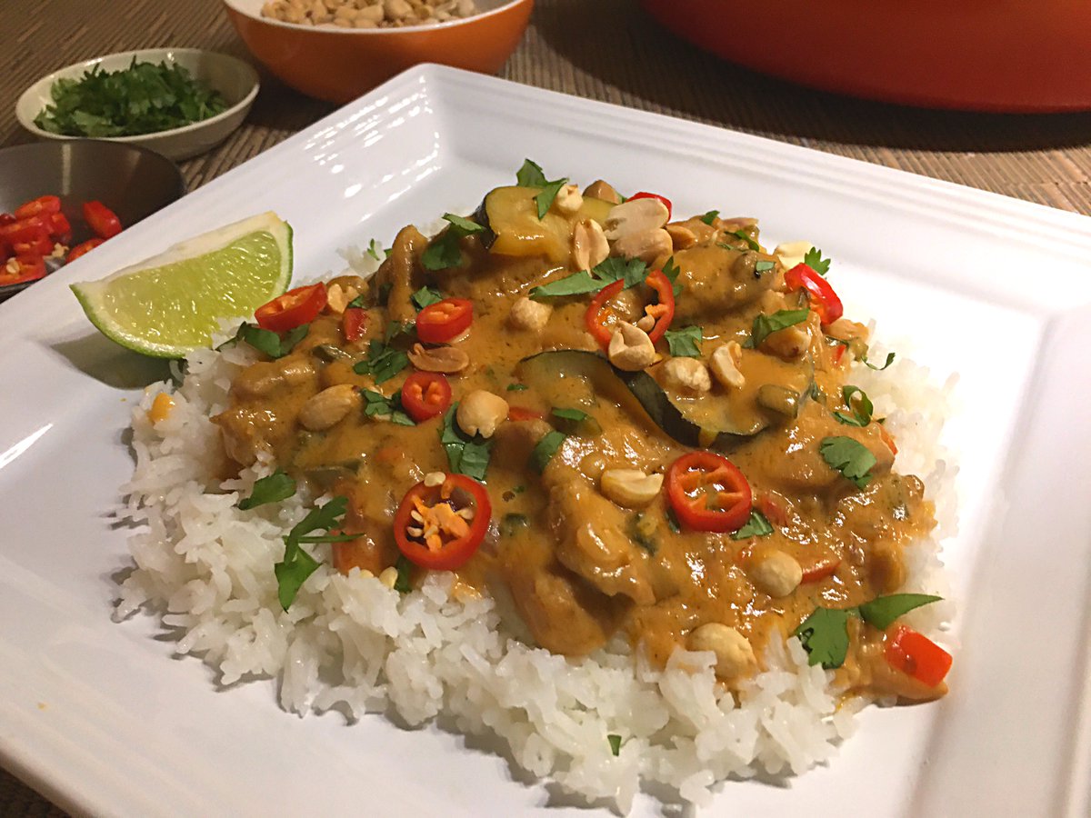 clubfoody1's tweet photo. Today is National #CurriedChickenDay🐓
Asian Peanut Chicken Curry… OMG!😍
(check out my next post👆 &amp; the previous one 👇 for more curried chicken 🐓recipes😋)

#YouTube📽️: https://t.co/BTgjIVG7YI
#RECIPE➡️: https://t.co/40yKDU0knv

@EventGuideToday @DiningGuide2Day https://t.co/jSWJzYDyJR