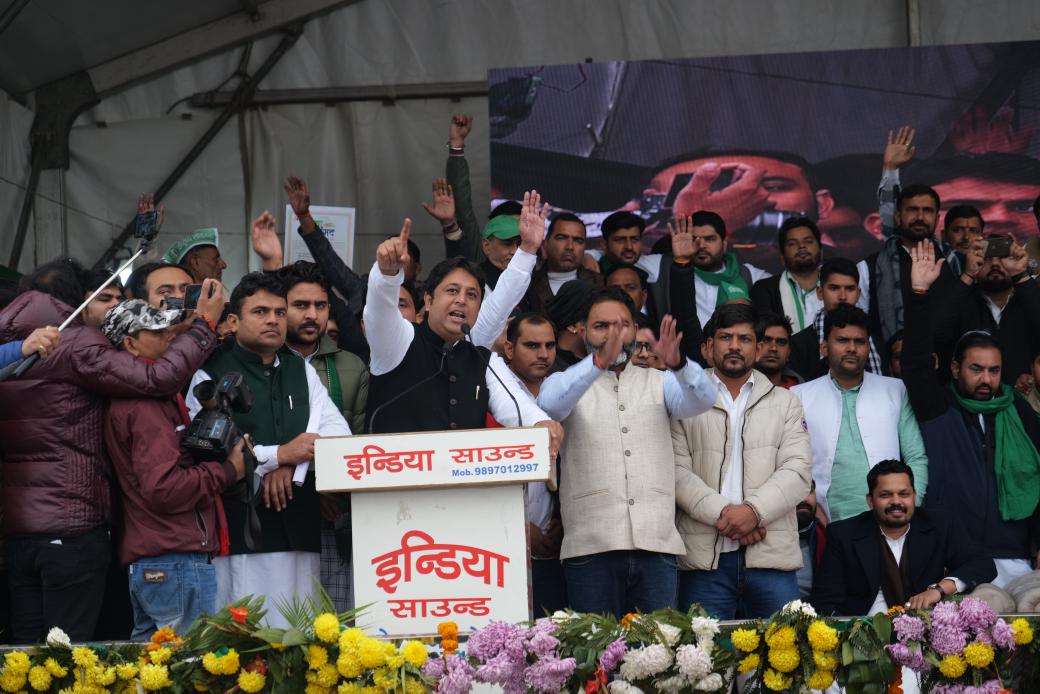 मैं माननीय राष्ट्रीय अध्यक्ष चौधरी जयन्त सिंह जी का धन्यवाद व्यक्त करता हूं जो आपने सदन के अंदर विधानसभा, विधान परिषद एवं लोकसभाओं में चुनाव लडने की उम्र 25 साल से घटाकर 21 साल की जाए इस प्रस्ताव को पेश करने का काम किया। इस मुद्दे को पहली बार किसी ने उठाया है, हमें गर्व है इस बात