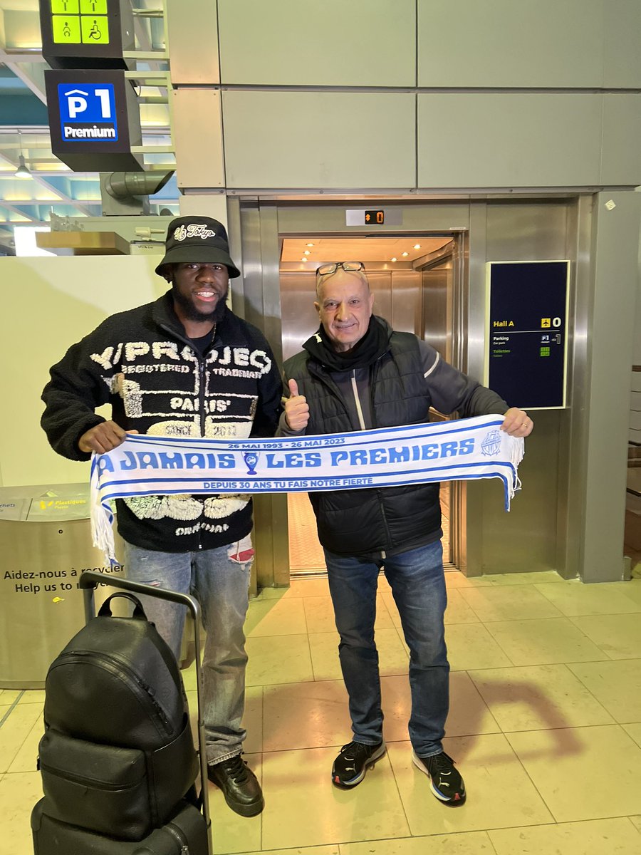 Mode55489648's tweet photo. Voilà #Onana est arrivé à Marseille 💪💙😎 https://t.co/lNaBtsFKO5
