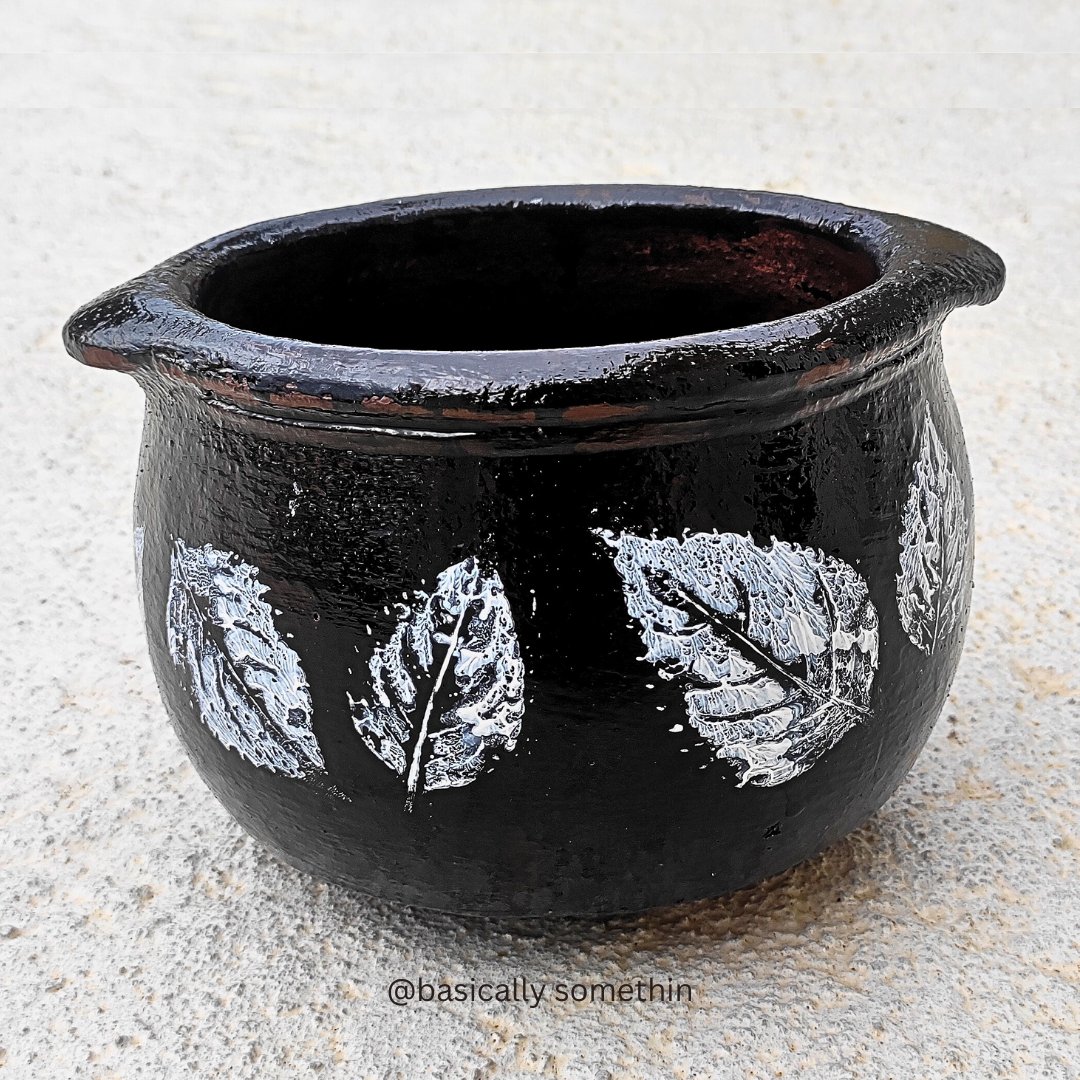 BasicalySomethn's tweet photo. Just 'leafing' you a sneak peek of my latest DIY masterpiece, a beautifully painted pot! Want to transform your pots too? Join me in the therapeutic pot painting in my new YouTube video! 🎨🎥
#PotPainting #DIYArt #NatureCrafts

https://t.co/54ZgRtWj72 https://t.co/7iitj8Tph8