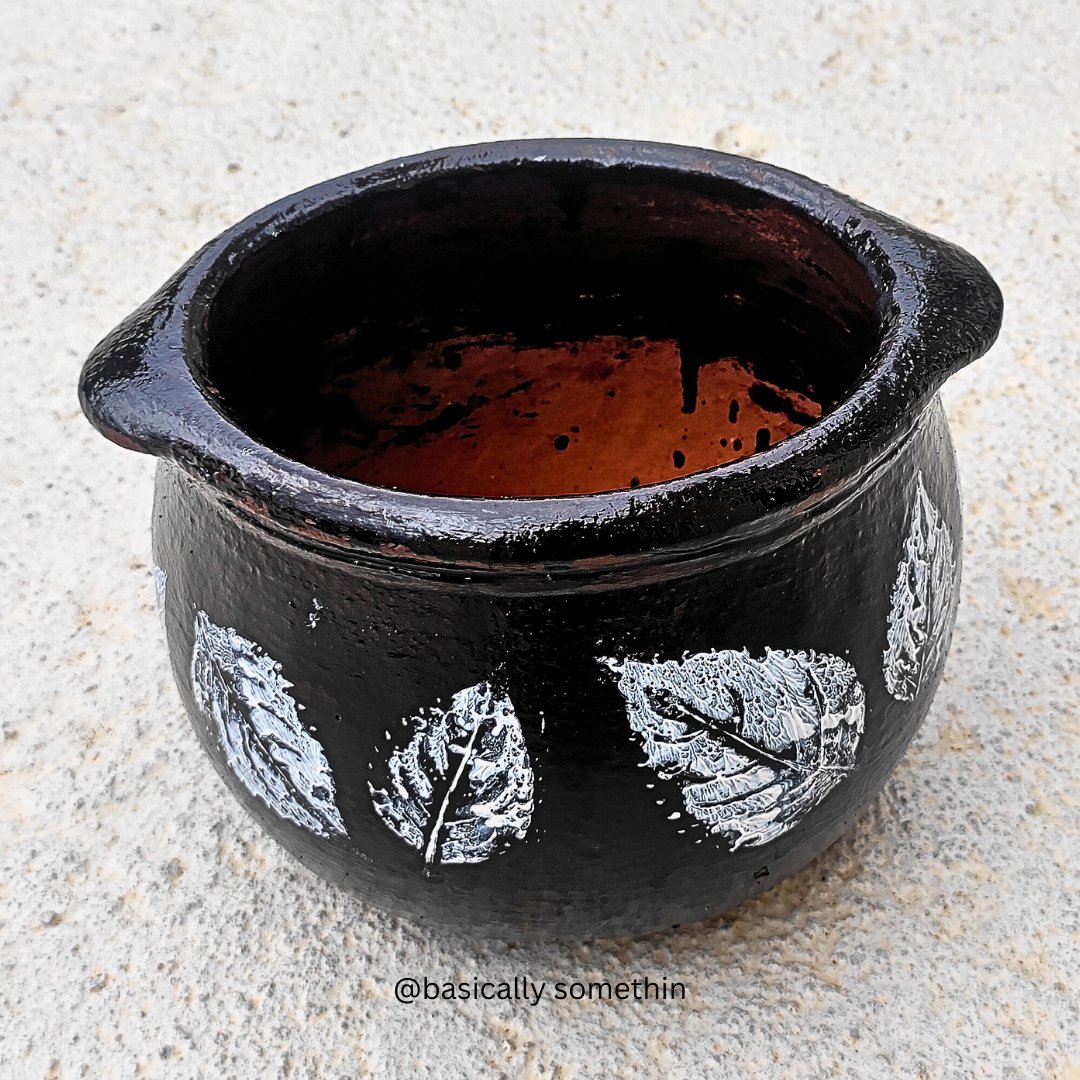 BasicalySomethn's tweet photo. Just 'leafing' you a sneak peek of my latest DIY masterpiece, a beautifully painted pot! Want to transform your pots too? Join me in the therapeutic pot painting in my new YouTube video! 🎨🎥
#PotPainting #DIYArt #NatureCrafts

https://t.co/54ZgRtWj72 https://t.co/7iitj8Tph8