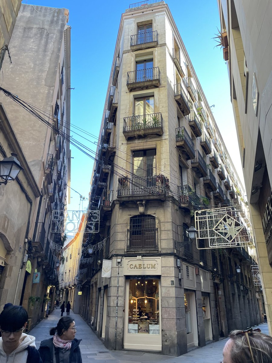 A stroll around the Gothic Quarter. My favourite part of Barcelona.