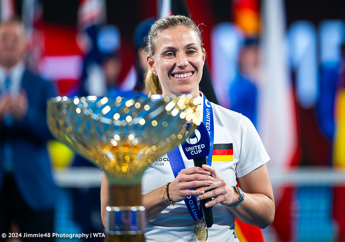 ANGELIQUE KERBER - Página 27 GDQPnGZaMAAnMqs?format=jpg&name=medium