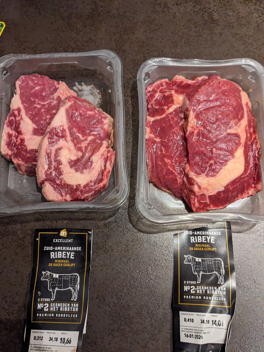 Caliban274's tweet photo. @albertheijn Er zit wel heeeeel erg veel vet in deze RibEye! Schandalig om daar 34 euro per kilo voor te rekenen. https://t.co/dvGQf9yE3r