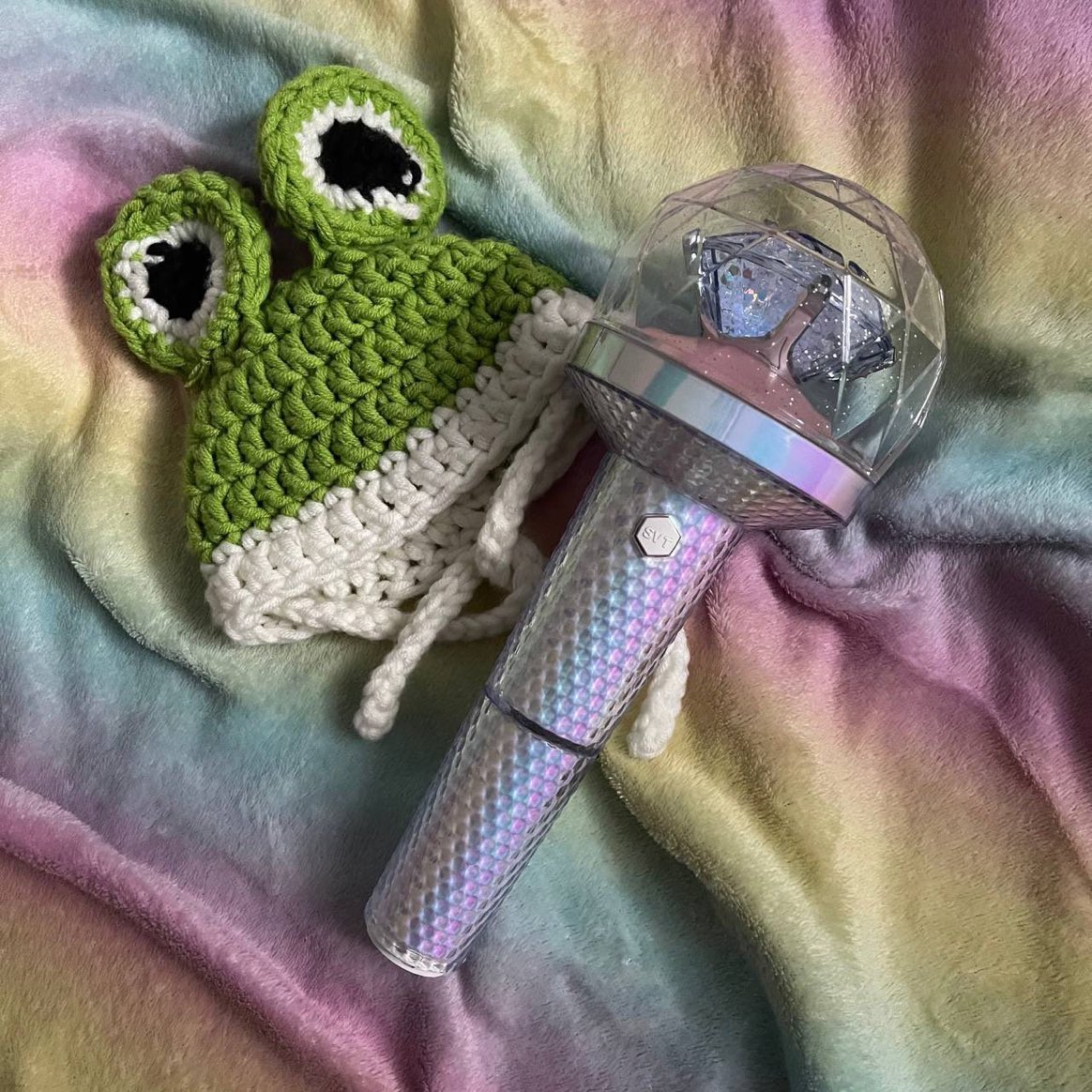 jaisells's tweet photo. CARATBONG for rent!!

SEVENTEEN Caratbong V2
- pref from davao para meet up lang lend/return

FOR DAY 2 ONLY 

rent: 800 
security deposit (refundable): 1,000

batteries✅

dm if inch💌
🏷wtr lightstick follow tour https://t.co/hHNpiFSmsx