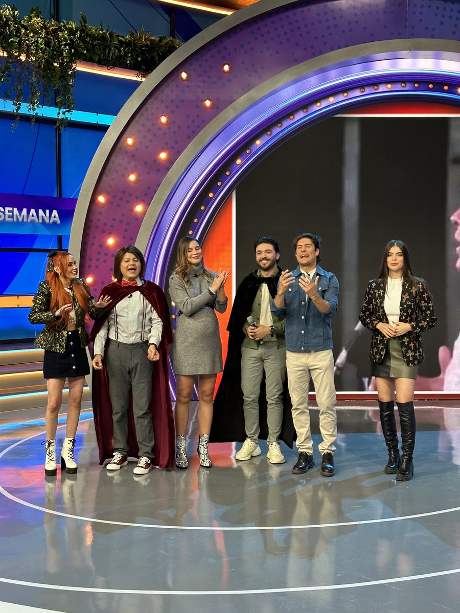 VengaLaAlegria's tweet photo. Los pachucos se llevaron los puntos gracias las increíbles interpretaciones que hicieron. 🤩🙌🏻✨🎙️🕺🏻 #VLAFinDeSemana #EsteDomingoYo https://t.co/UPxlK6syFn