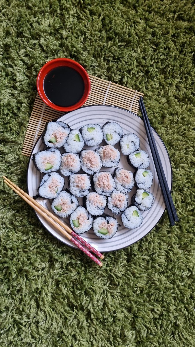 Sherelle_AW's tweet photo. Second time making Maki. Think I should change jobs 😁🍣🍥
#sushi #mak https://t.co/FidY732c7V