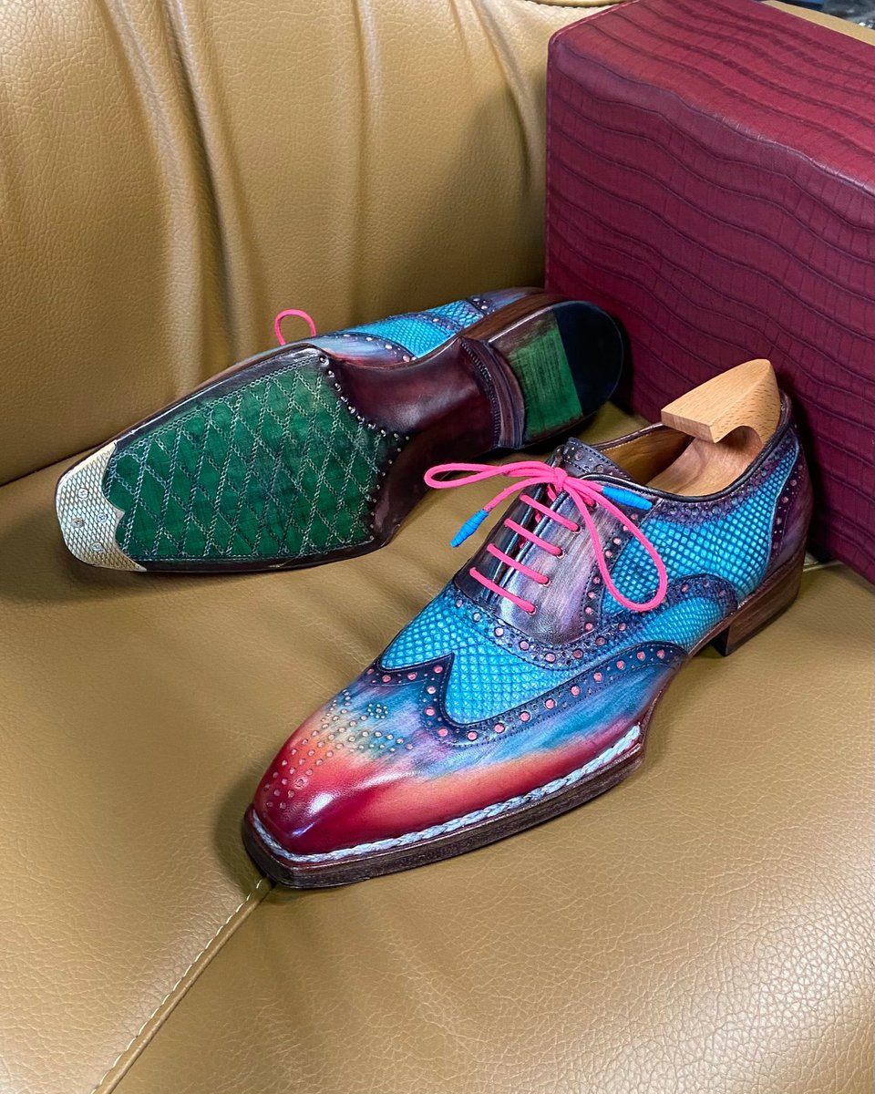 paulparkman's tweet photo. Paul Parkman Custom-Made Blue Karung Snake Skin & Red Leather Patina Hand Painted Oxford Shoes
Website: https://t.co/oeruxkNktO
#paulparkman #pythonshoes #exoticskin #handmade #luxury #pythonskinshoes #exoticskinshoes #luxuryshoes https://t.co/8T6RMLXIR0