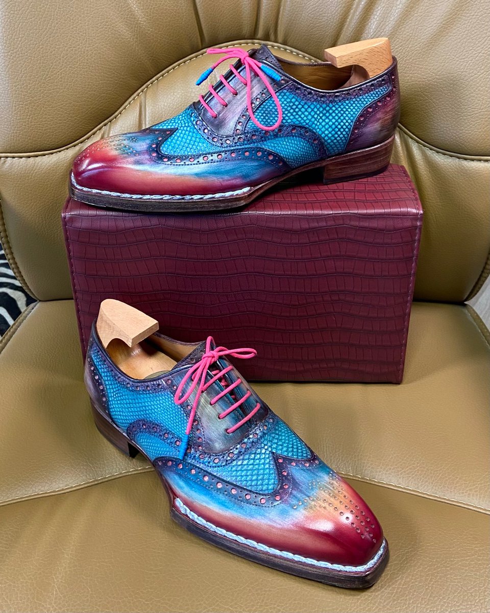 paulparkman's tweet photo. Paul Parkman Custom-Made Blue Karung Snake Skin & Red Leather Patina Hand Painted Oxford Shoes
Website: https://t.co/oeruxkNktO
#paulparkman #pythonshoes #exoticskin #handmade #luxury #pythonskinshoes #exoticskinshoes #luxuryshoes https://t.co/8T6RMLXIR0