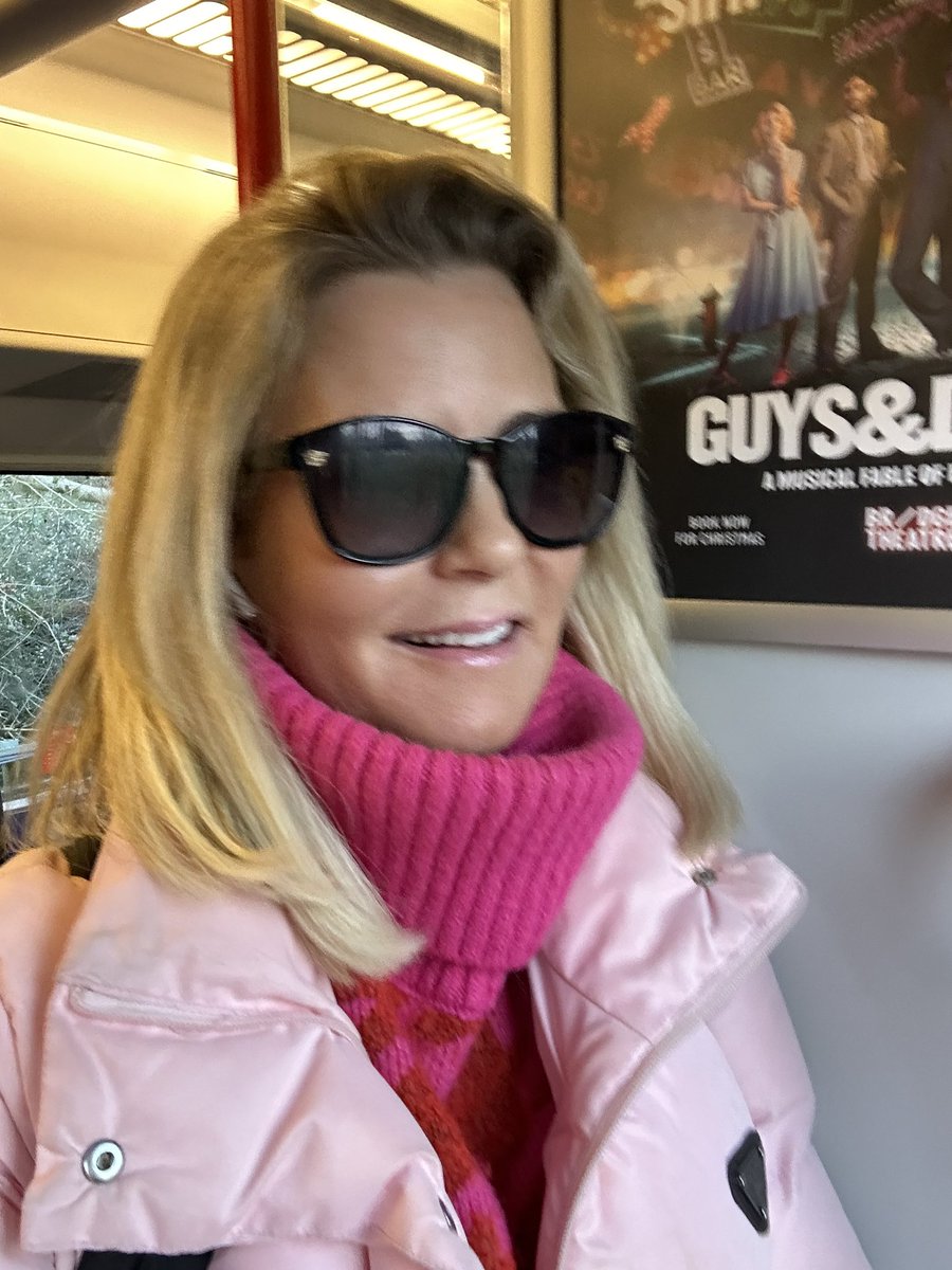 CatsCompilation's tweet image. With a whole bloomin week of strikes under way, squeezing in a visit to mum 👎😬 @chilternrailway @TfL #PissTake