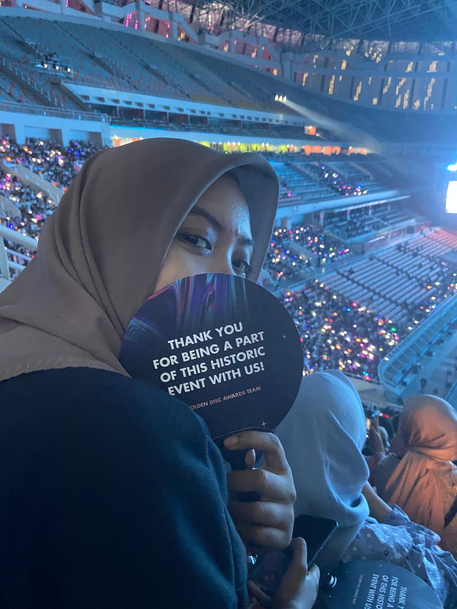 🤳 tweet media