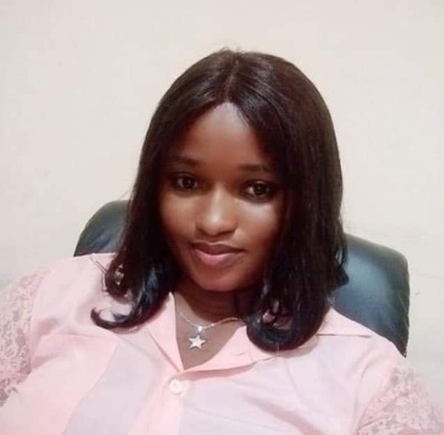 JimmyEkwere1's tweet photo. If Mummy zee @_Debbie_OA  husband is wise enough, make dem use the whole money knack two sure odds come open Petrol station, Money dey oil business. https://t.co/TgieP575JN
