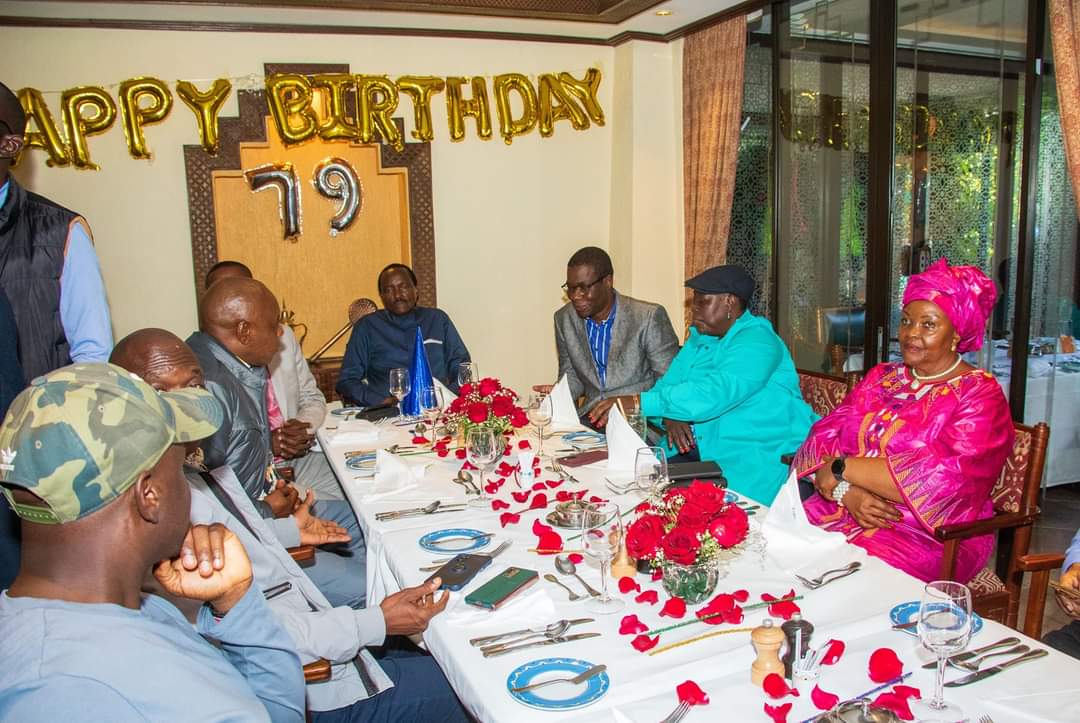 fokango's tweet photo. This evening we cut the birthday cake. It is a pleasure to share birthday with BABA on this 7th Jan . #BabaAt79 https://t.co/MHTrqrauCd