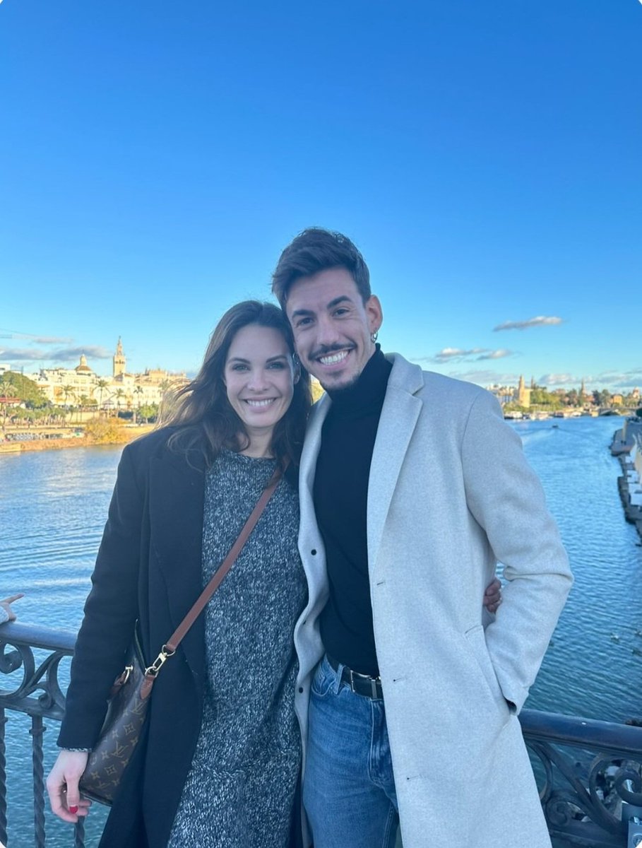 LoreniTaa_93's tweet image. Quedate donde sientas paz
Donde la vida merezca la pena y la sonrisa salga sola
Donde sientas calma y tranquilidad 
Donde te hagan brillar los ojos
Y te miren con magia
Ahí, quedate! Donde seas muy feliz 

Que momentos tan bonitos❤️
#jessingo7E
@Luitingo
@jessica_bueno90