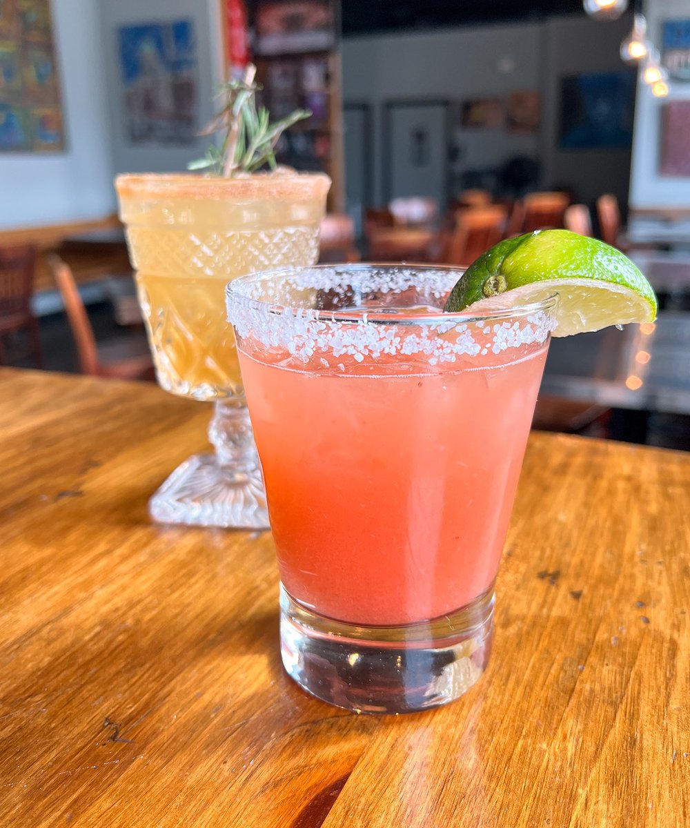 RepublicaMI's tweet photo. Kick back with us this Sunday afternoon 🍹

📷: 
Strawberry Margarita 🍓
Pear Shaped Lady 🍐 https://t.co/xSoySWUMG1