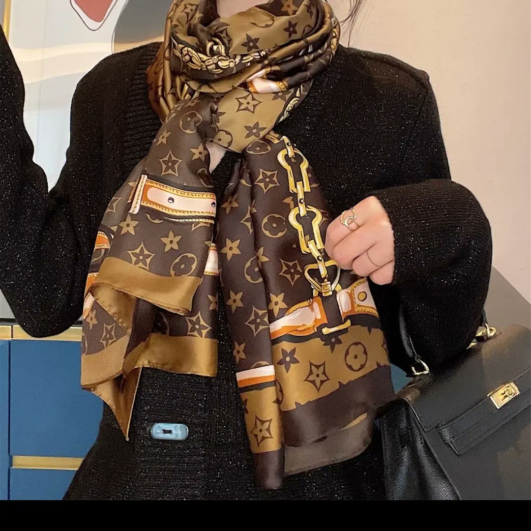 diecast1965's tweet photo. وشاح - Scarf https://t.co/FHTWpMwBke