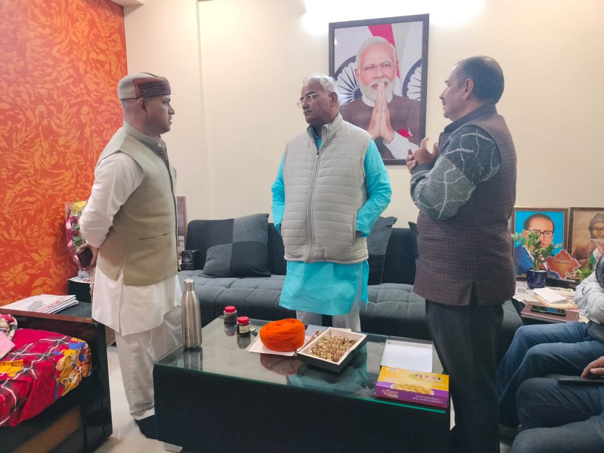 माननीय शिक्षा मंत्री श्री <a href="/madandilawar/">Madan Dilawar</a> जी का स्वागत कर १९- २० जनवरी २०२४ को जोधपुर में आयोजित राजस्थान शिक्षक संघ (राष्ट्रीय) के प्रदेश शैक्षिक सम्मेलन में पधारने हेतु निमंत्रण देते हुए प्रदेश संगठन मंत्री आदरणीय श्री घनश्याम जी भाईसाहब(<a href="/ShyamJsk1/">Shyam Jsk</a>)।
<a href="/RCPushkarnaRSSR/">रमेश चंद्र पुष्करणा</a> <a href="/abrsmbharat/">ABRSMBHARAT</a>