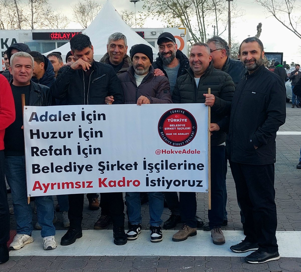 600.000 BELEDİYE İŞÇİSİ KADRO BEKLİYOR!

2018 Yılında 696 KHK ile Taşeron Şirketlerden Belediyenin Şirketlerine Aktarıldık Ama;

Bir SMS ile iş akidlerimize
Son veriliyor!

İş güvencesi istiyoruz

Eşit işe eşit ücret

Eşit KADRO istiyoruz

Adalet İstiyoruz

#4MilyonBelediyeAilesi