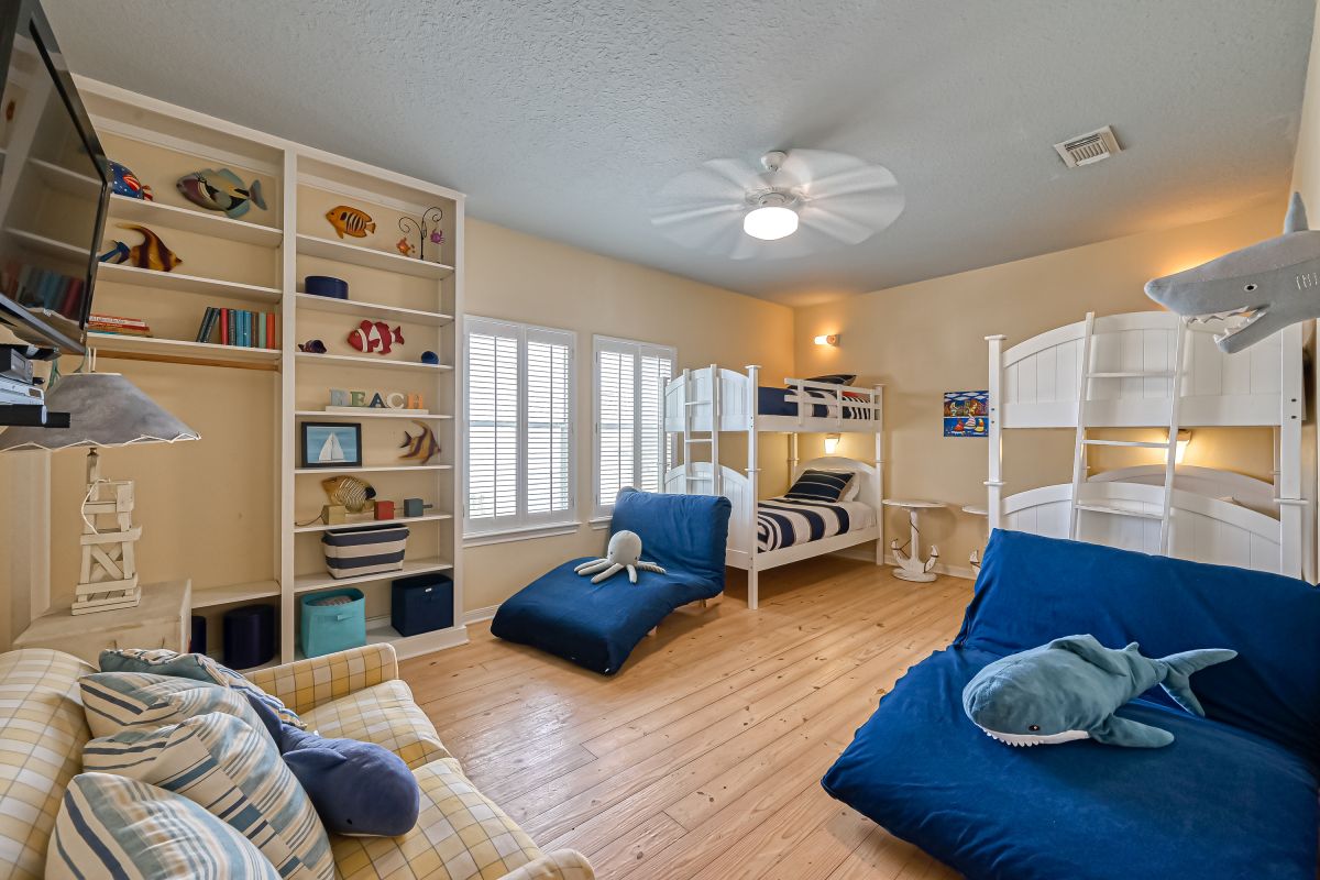 Buzz_Rentals's tweet photo. Sail into a sea of fun at Vitamin Sea! 🌊 Our nautical-themed room is like a treasure island for little adventurers. Dive into waves of giggles and make memories that'll last a lifetime. Ahoy there! 🏴‍☠️⚓️

Your seaside escape awaits – book now and sail away to serenity! https://t.co/GG6jvG7o0q