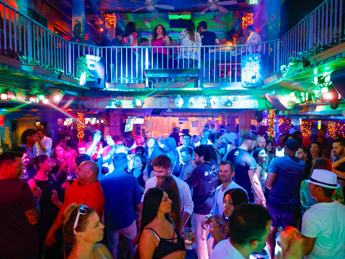 Come to Mango’s South Beach for an Award-Winning Dinner &amp; Show and stay for the hottest Nightclub on Ocean Drive 🔥

Book your reservation today at Mangos.com or call 305-673-4422 💃🏽 ✨

#MangosMiami #MeetMeAtMangos #MangosShow #DinnerAndShow #ThingsToDoinMiami