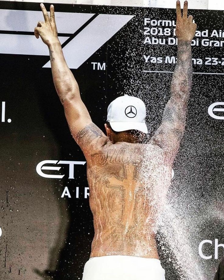 lenibarrow's tweet image. Parabéns amorzinho 🤍🤍
LEWIS HAMILTON O MAIOR