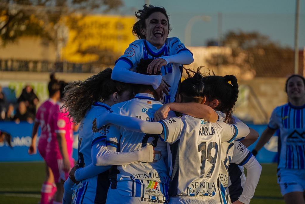 WosoMagazine's tweet photo. 🚨JORNADA 1️⃣5️⃣🚨

#SegundaFederacionFutFem Grupo Norte 

@ATBFem 🔵⚪ 3️⃣➖0️⃣ @ff_interrias 🟢🔵

⚽🔵⚪️ @karlaabermejo, @mabelor30_ y  @fatitraversaro 

🏟 Son Malferit 

#wosomagazine🧩 #ATBFEM #Plumitas https://t.co/y8hZcc1nAd