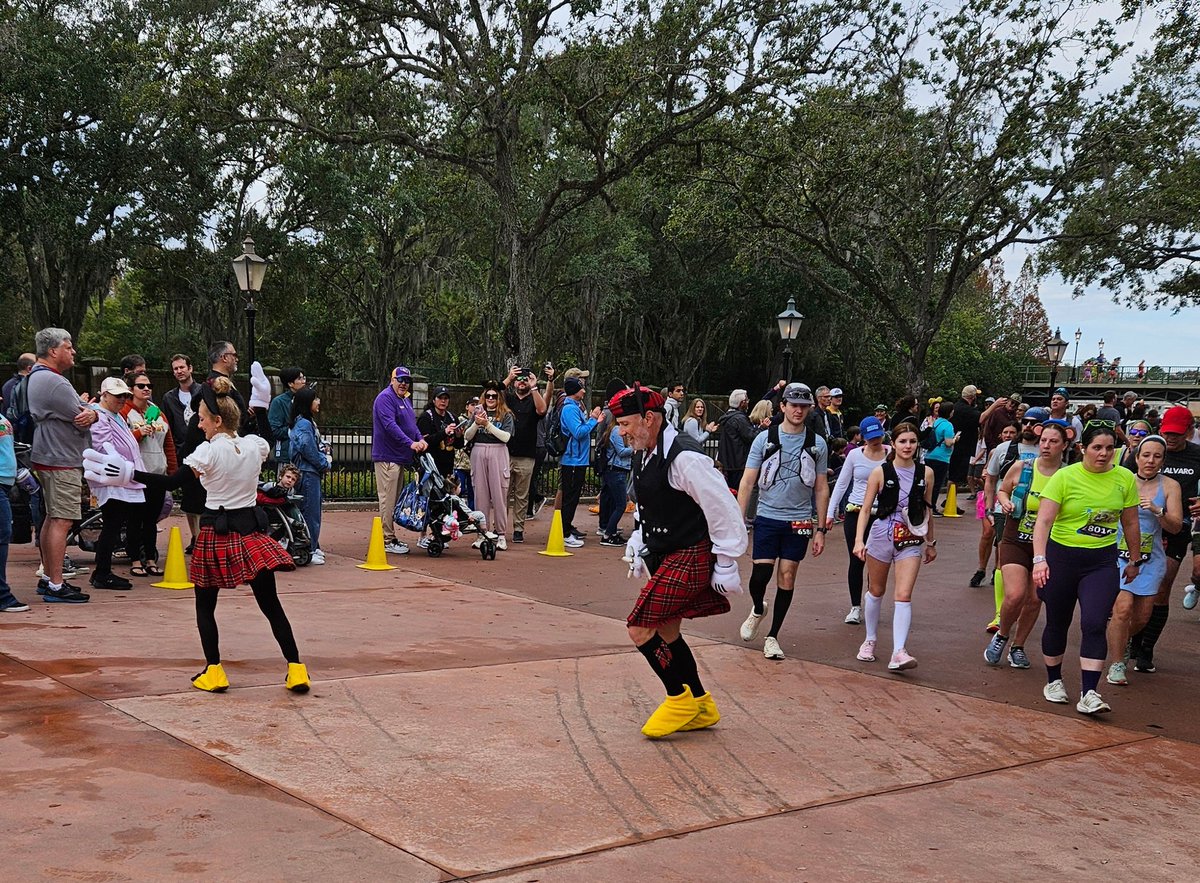 What do the Scottish do at the 24 mile marker of the Disney marathon? They Dance!!! @SamHeughan