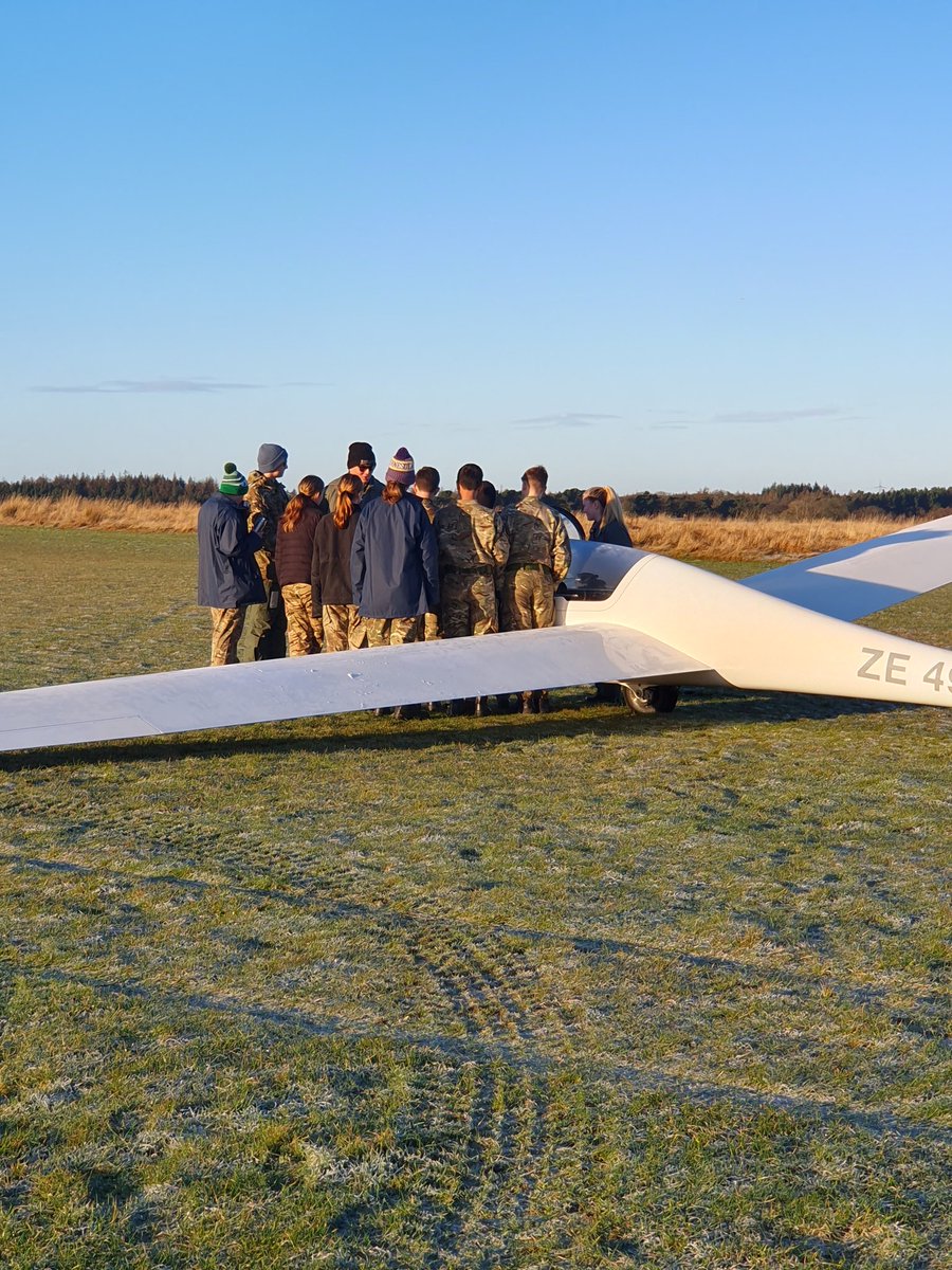 132SqnATC's tweet photo. Great day gliding yesterday at @661VGS, many thanks to the staff for getting all the cadets in the air #noordinaryhobby https://t.co/l010FiHpB1