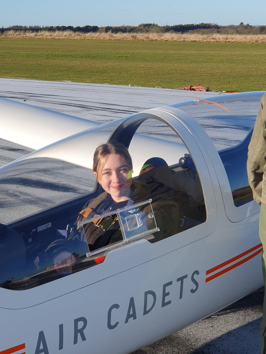132SqnATC's tweet photo. Great day gliding yesterday at @661VGS, many thanks to the staff for getting all the cadets in the air #noordinaryhobby https://t.co/l010FiHpB1