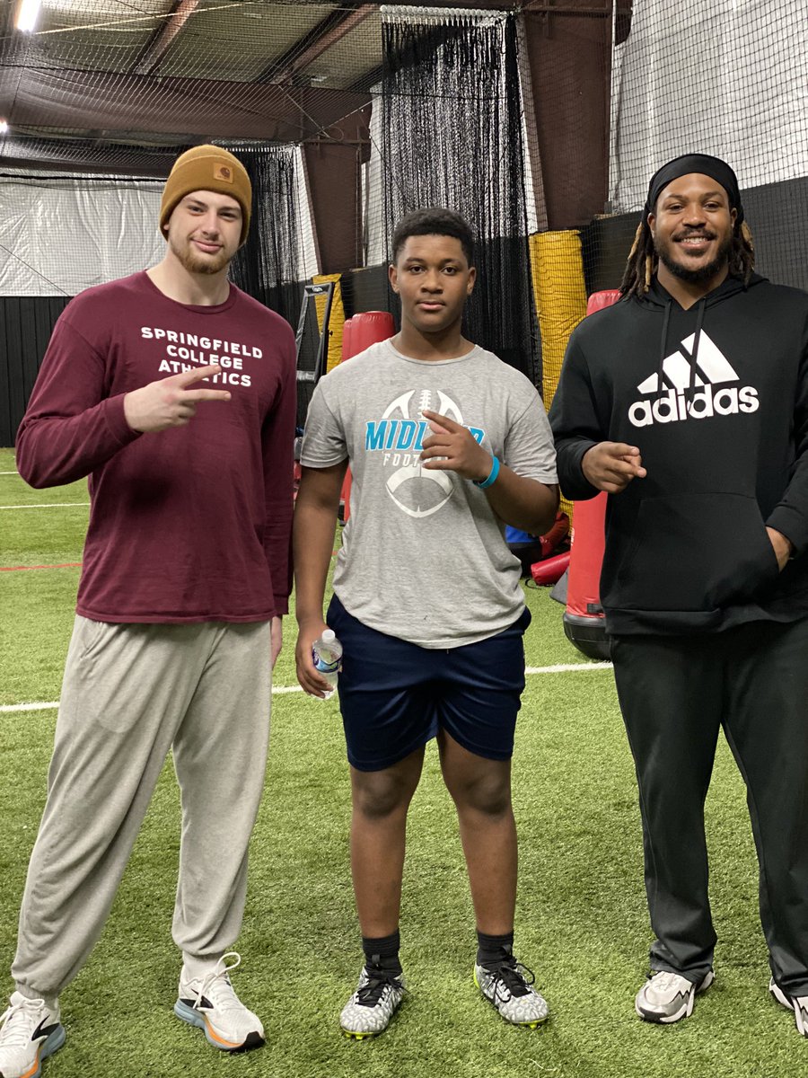 KingstonB_DTDE's tweet photo. Great learning experience last night in Atl training with the high school players. I appreciate the work and learning from great coaches and college players! Big Thanks Coach Dez 🐐 Definitely leveled ⬆️💯#Latenightrush #ClassOf2028
• 6'0.5", 226 lbs. ,GA (706), 8th Grade https://t.co/dvn5V1q5ZS
