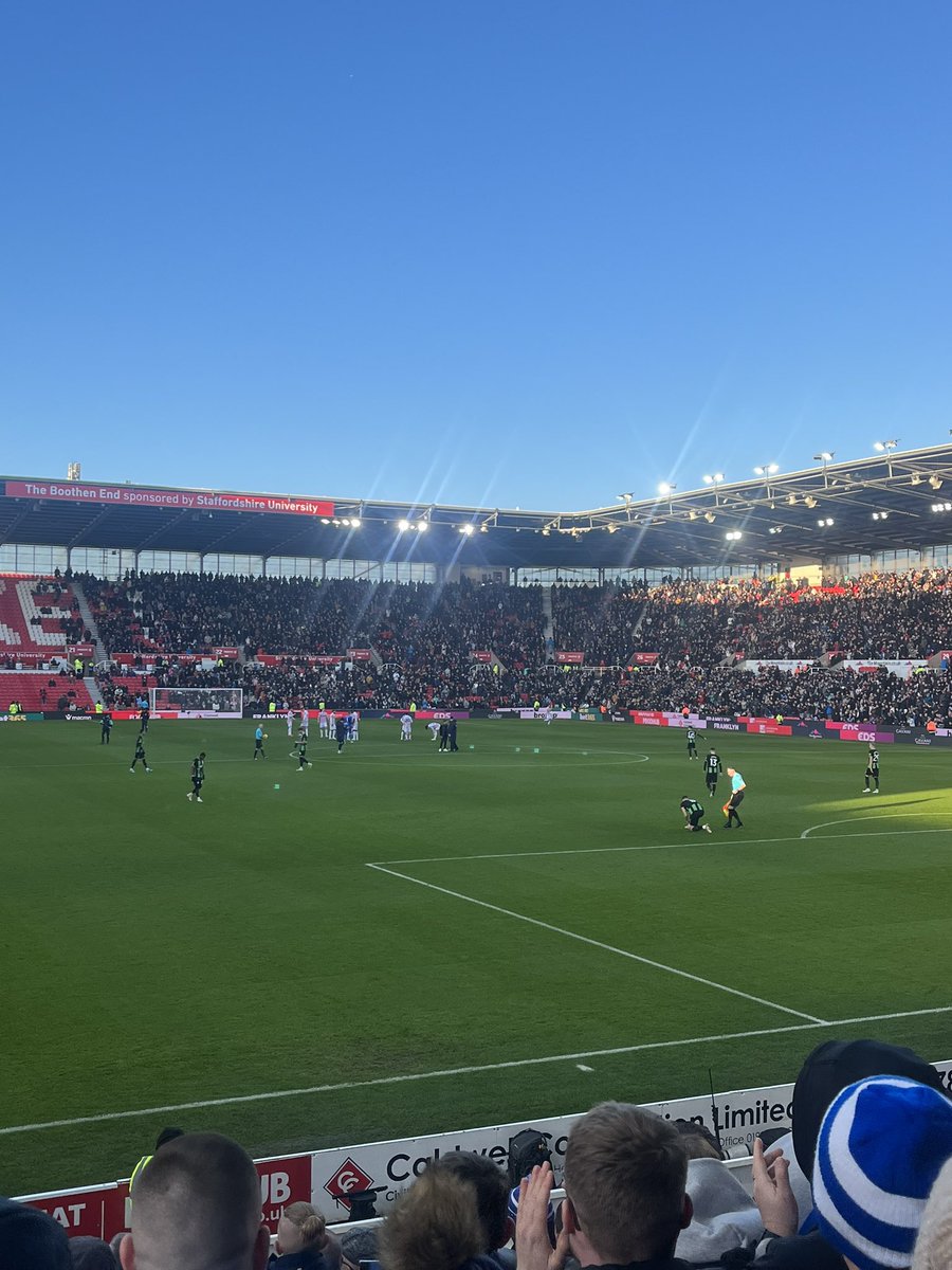 kristieHphoto's tweet photo. The coldest game I’ve ever been too 🥶 but worth all the travelling ! 💙🤍⚽️ #bhafc #FACup #stobha #football #albion https://t.co/nM6KMengVO