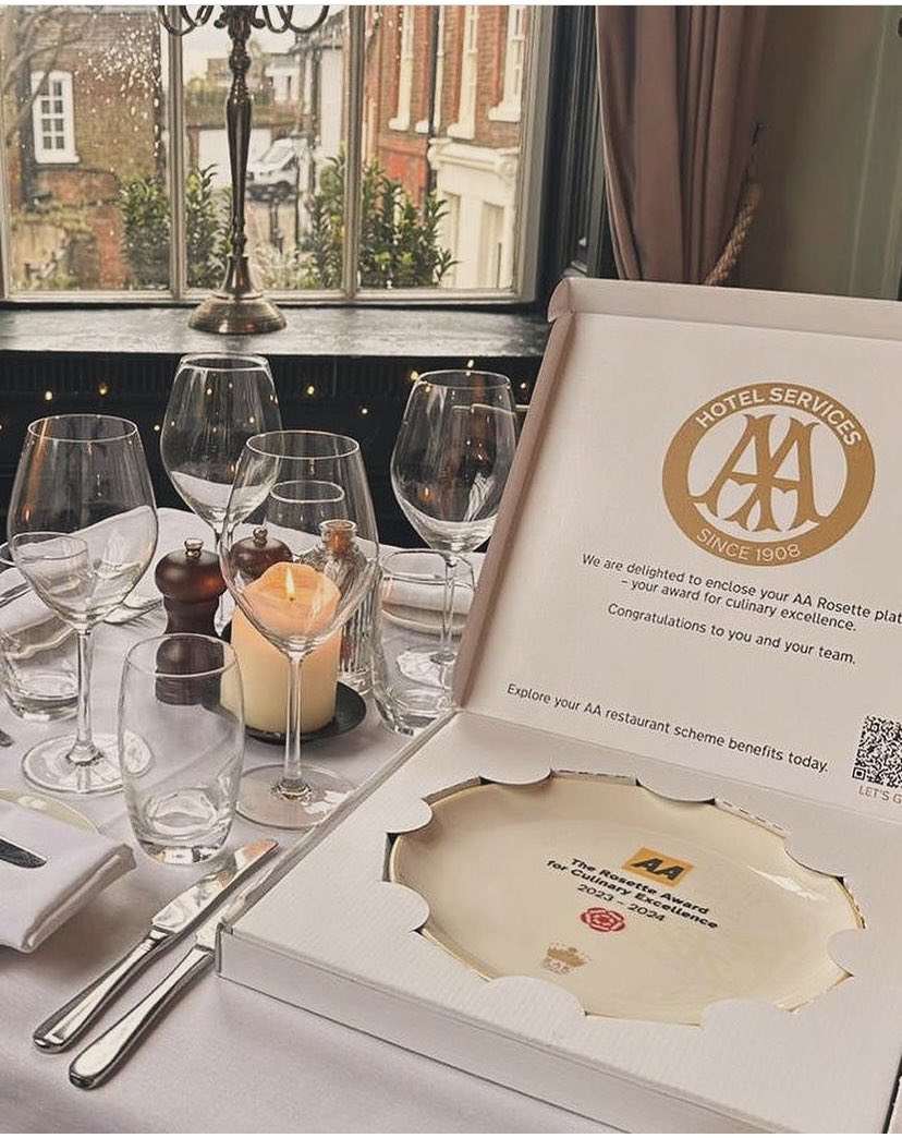 HampsteadHighSt's tweet photo. Congratulations are in order;  @TheHollyBushPub. 👏👏👏
The pub has been awarded a Rosette for culinary excellence. @AAHospitality 🎊 https://t.co/VY07DF7Pmx