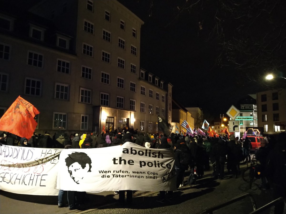 18:15 Abschlusskundgebung am Polizeirevier in #Dessau #De0701