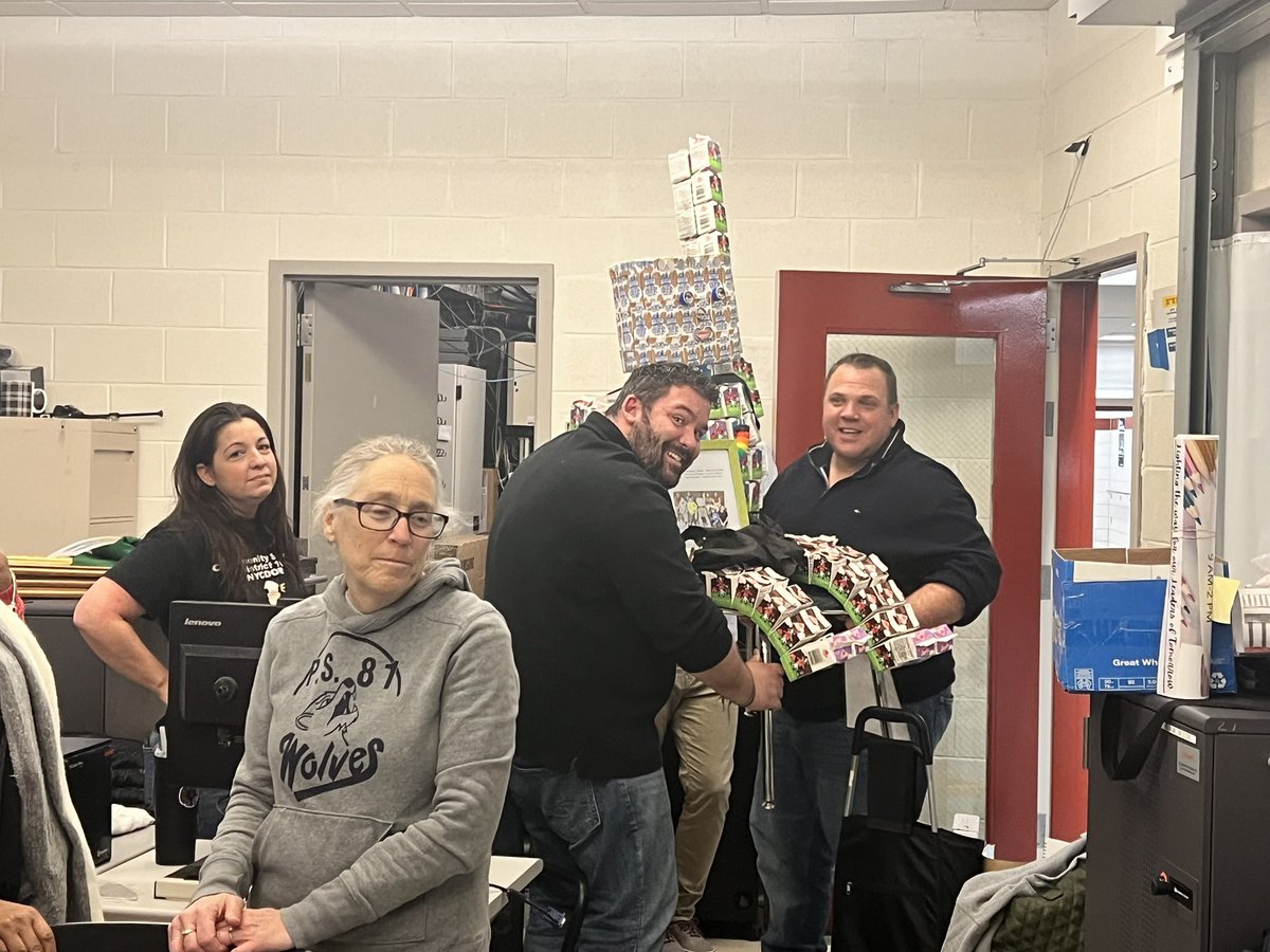 CommunityK2's tweet image. Gearing up for CSD10’s Arts Festival. 

#Behindthescenes