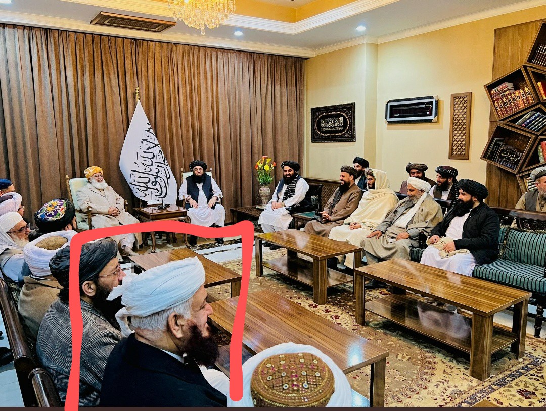 AYousufpk's tweet photo. میرے انتہائی شفیق استاذ محترم مولانا امداد الله صاحب دامت برکاتہم العالی!
جامعه العلوم الاسلامیه علامه سید محمد یوسف بنوری ٹاؤن کراچی کے ناظم تعلیمات اور میرے مشکوة شریف اور مسلم شریف کے استاذ محترم ۔
دورہ افغانستان میں مولانا فضل الرحمٰن صاحب کے ساتھ ۔
یاد رھے انکے صاحبزادے مولانا حماد اللہ صاحب مردان بابو زئی کاٹلنگ کے جمعیت علمائے اسلام پاکستان کی سیٹ پر مئیر ھیں ۔