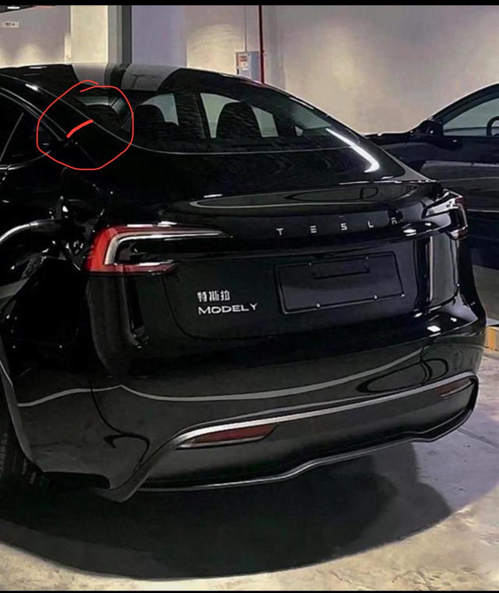 @bentv_sh @Tesla This is fake, the hatch doesn’t open the same way on the 3 and Y, this is clearly a 3😏