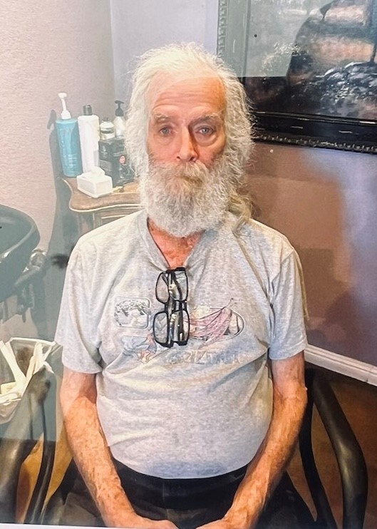 * MISSING PERSON *

78yo LARRY BROCK
Last seen this morning 4:30 area of Olive and McMurray wearing a black/red jacket. 6'1, 175lbs. Larry suffers from Dementia and Alzehimer's. If seen, please contact CGPD immediately at (520) 421-8700 #7. Thank you #CasaGrande 
#missingperson