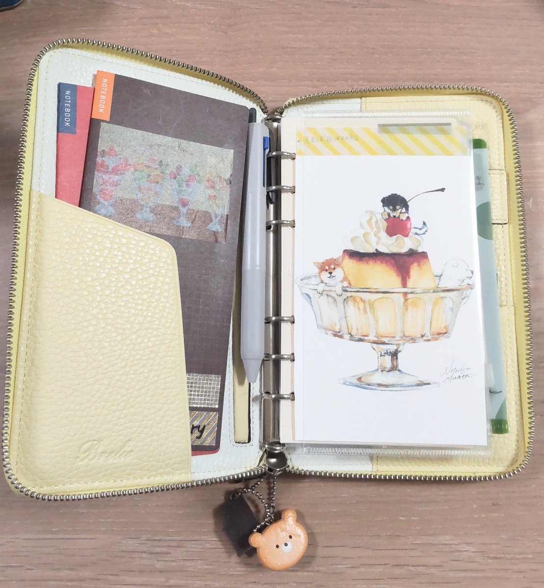 Shimaniyan23's tweet photo. 3冊500円のほぼ日手帳weeks用メモ帳がバイブルサイズの手帳に挟むとぴったりなことを発見

この先ずっと持ち歩きたい自分の辞書的情報���を書いて入れてみた

手帳大好きだけど荷物重くなるのは嫌だから両立できるラインを探してる

#手帳布陣2024 　#手帳ゆる友
#手帳倶楽部　#文好部 https://t.co/LJQBchTlPd