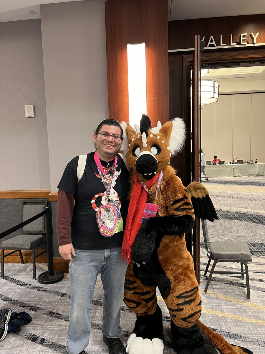 LexHallows's tweet image. I was able to get a pic with @Telephonesqueak / @TheInodog at @PaintedDesertFC! A dream come true for this happy Husky! ✨🐶🎃 #PDFC2024 #PDFC