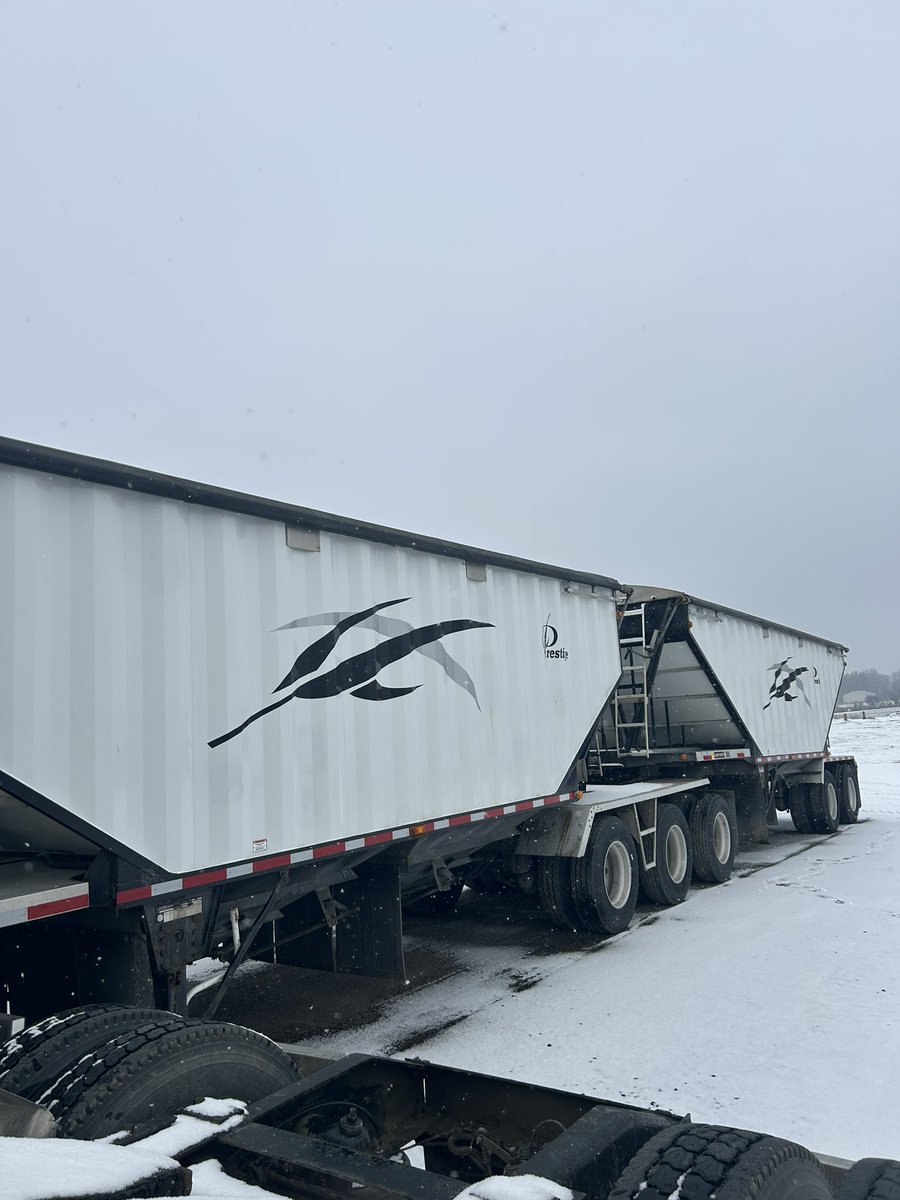DavidKillins's tweet photo. FOR SALE! 2013 load King Prestige hopper trailers, safetied in July. 22.5 wheels 65% avg tire tread. Tarps in good shape no leaks, trailers have some surface rust but no holes. Used just for fall harvest great trailers asking $55,500Cad contact me at 519 851 1989 for more info https://t.co/ZOWjXSZ86w