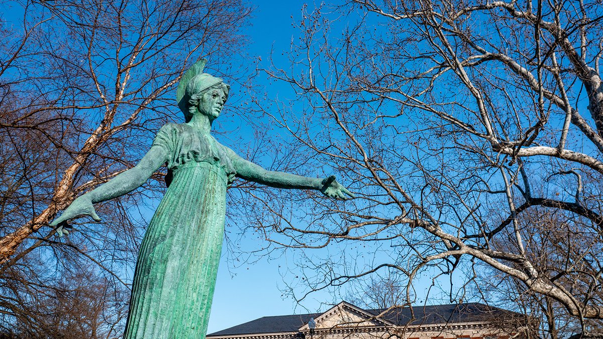 UNCG's tweet photo. A new semester begins... 👋 🎒 🍎 https://t.co/SfMQI6NaJa