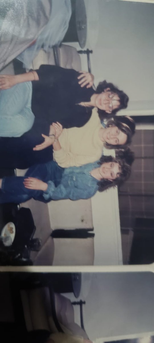 6 şubat depreminden sonra Hatay/Antakya  Armutlu Mahallesi enkazının döküm yerinde bulunan bu albümü sahibine ulaştırmamıza bu tviti tanıdıklarınıza ileterek yardımcı olun 🍀