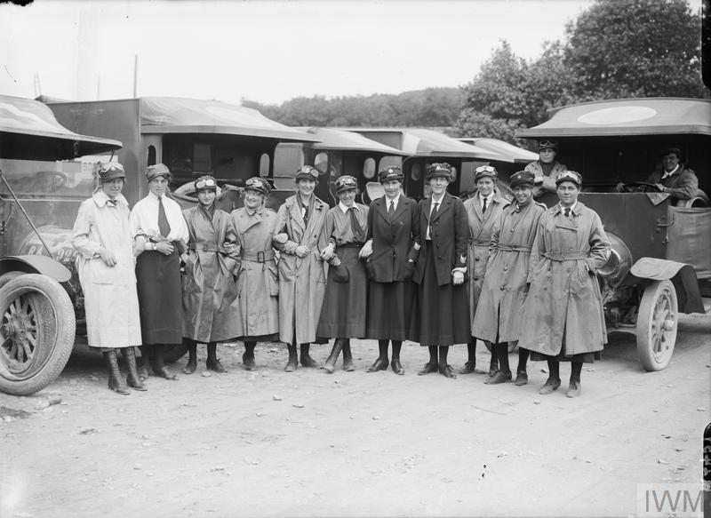 WomenAtWar2's tweet photo. #BritishRedCross Society #VoluntaryAidDetachment #VAD & #FirstAidNursingYeomanry Women's Transport Service #FANY female motor ambulance drivers in #Etaples,France. These are from a series of photos taken by Lt Ernest Brooks on 27th June 1917.
#WWI #militaryhistory
(credit - IWM) https://t.co/Y1lUDYN52O