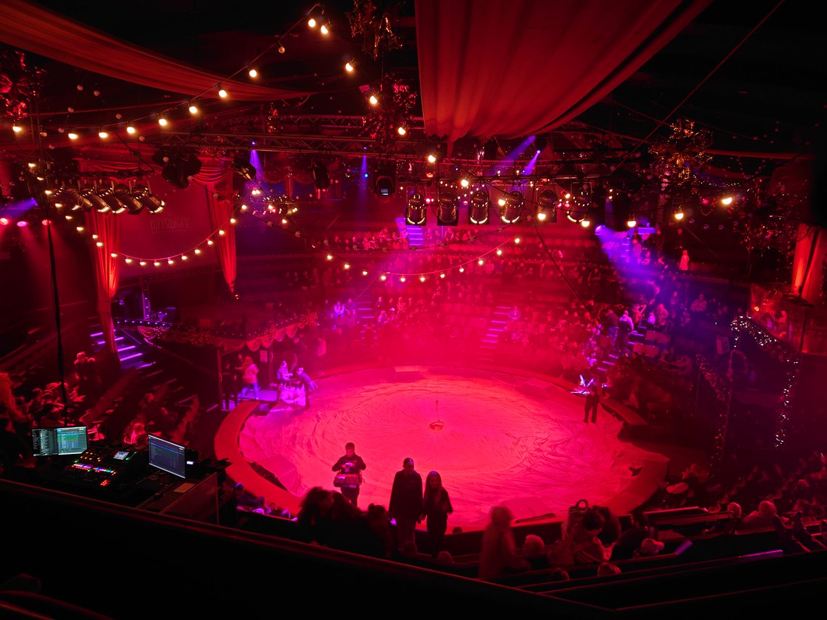 Last #Christmas #Extravaganza #Circus of the season.