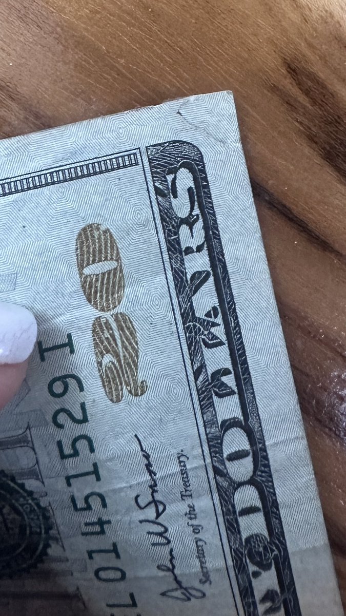 LorenaRosVi's tweet photo. En el @KFC_VZLA del sambil isla de margarita me rechazaron este billete por estar roto en una esquina.!!!! De verdad @KFC_VZLA?????????? Cuanta ignorancia.!! https://t.co/EIYrY1f6bK